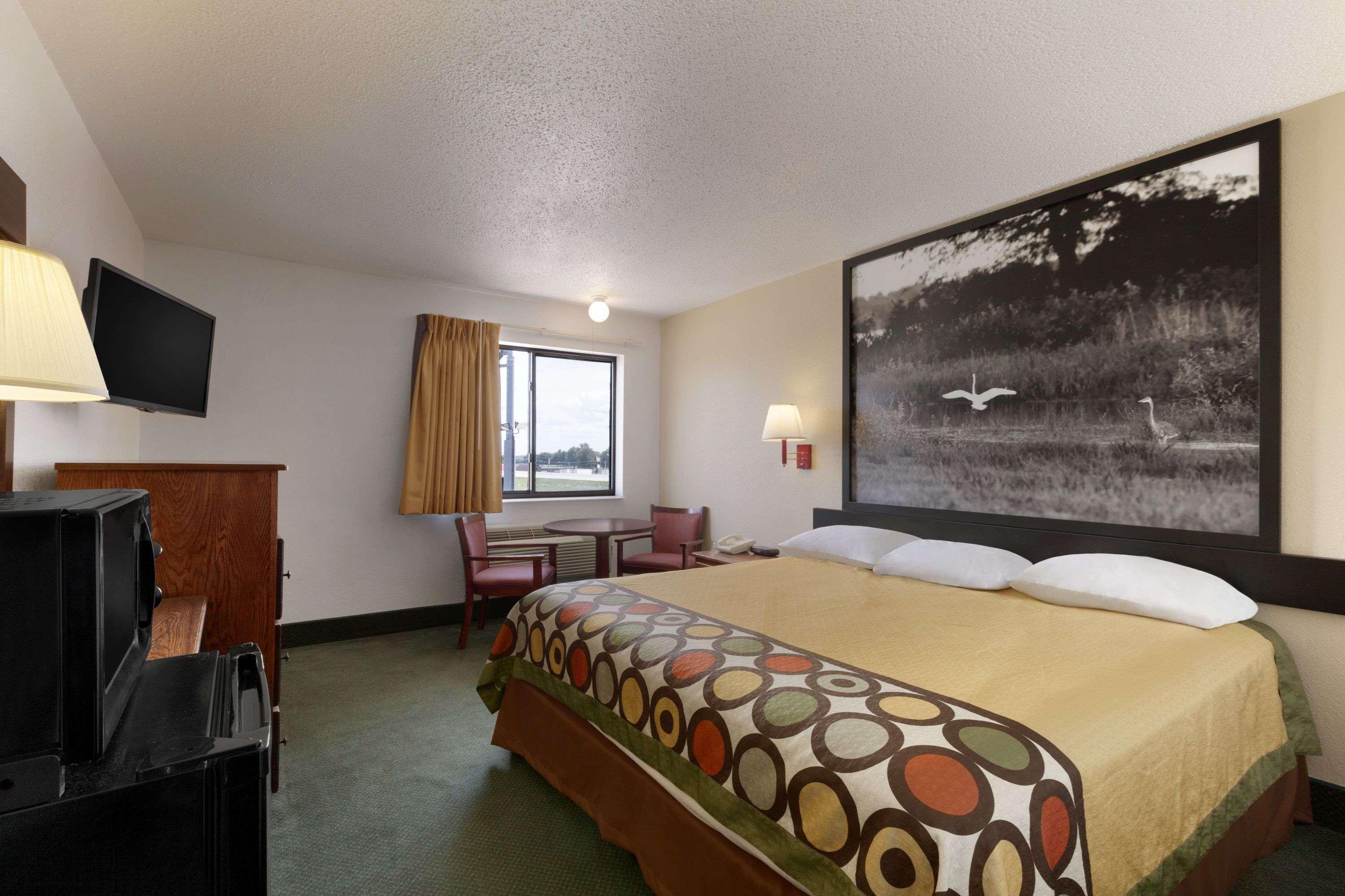 Super 8 By Wyndham Bowling Green מראה חיצוני תמונה