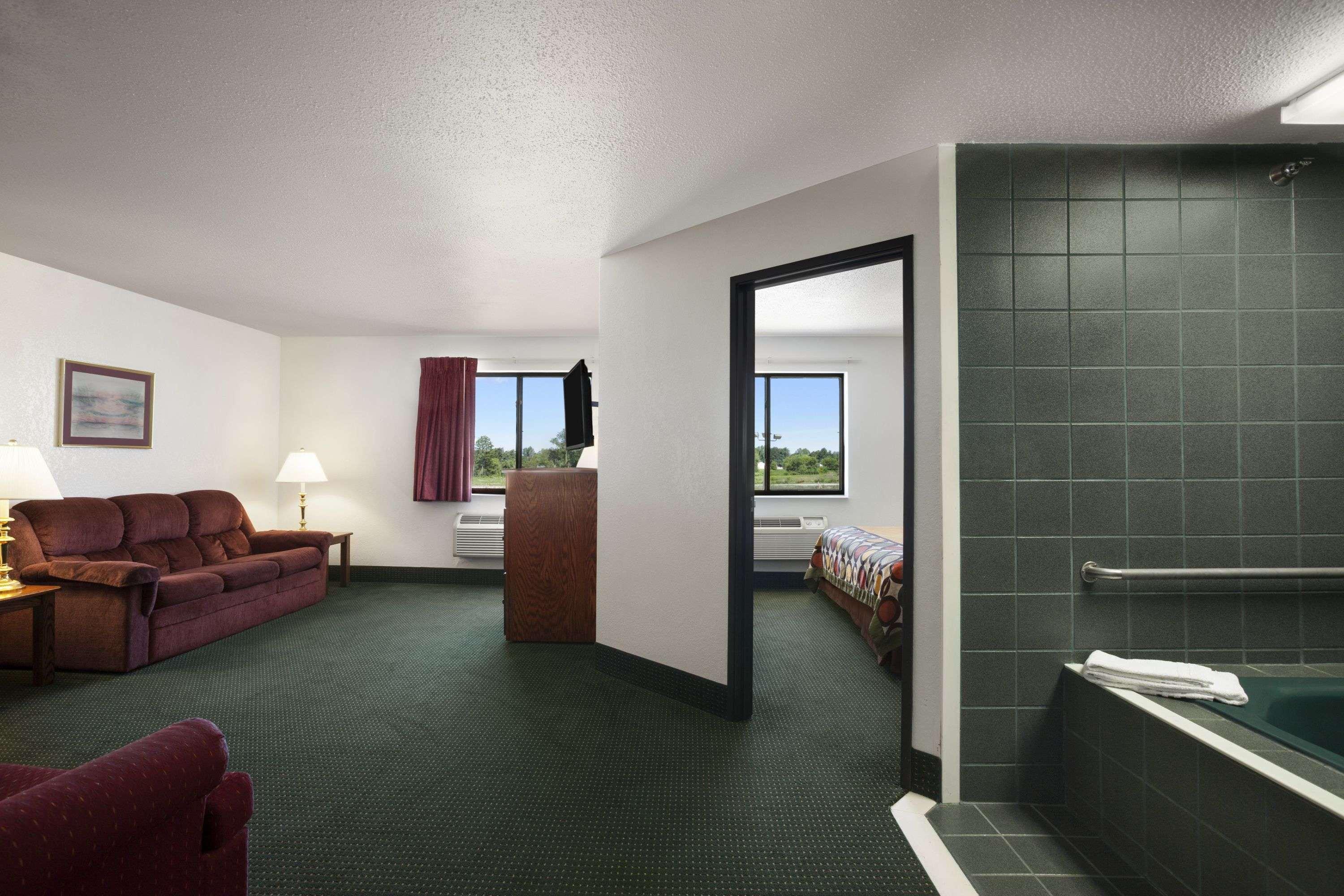 Super 8 By Wyndham Bowling Green מראה חיצוני תמונה