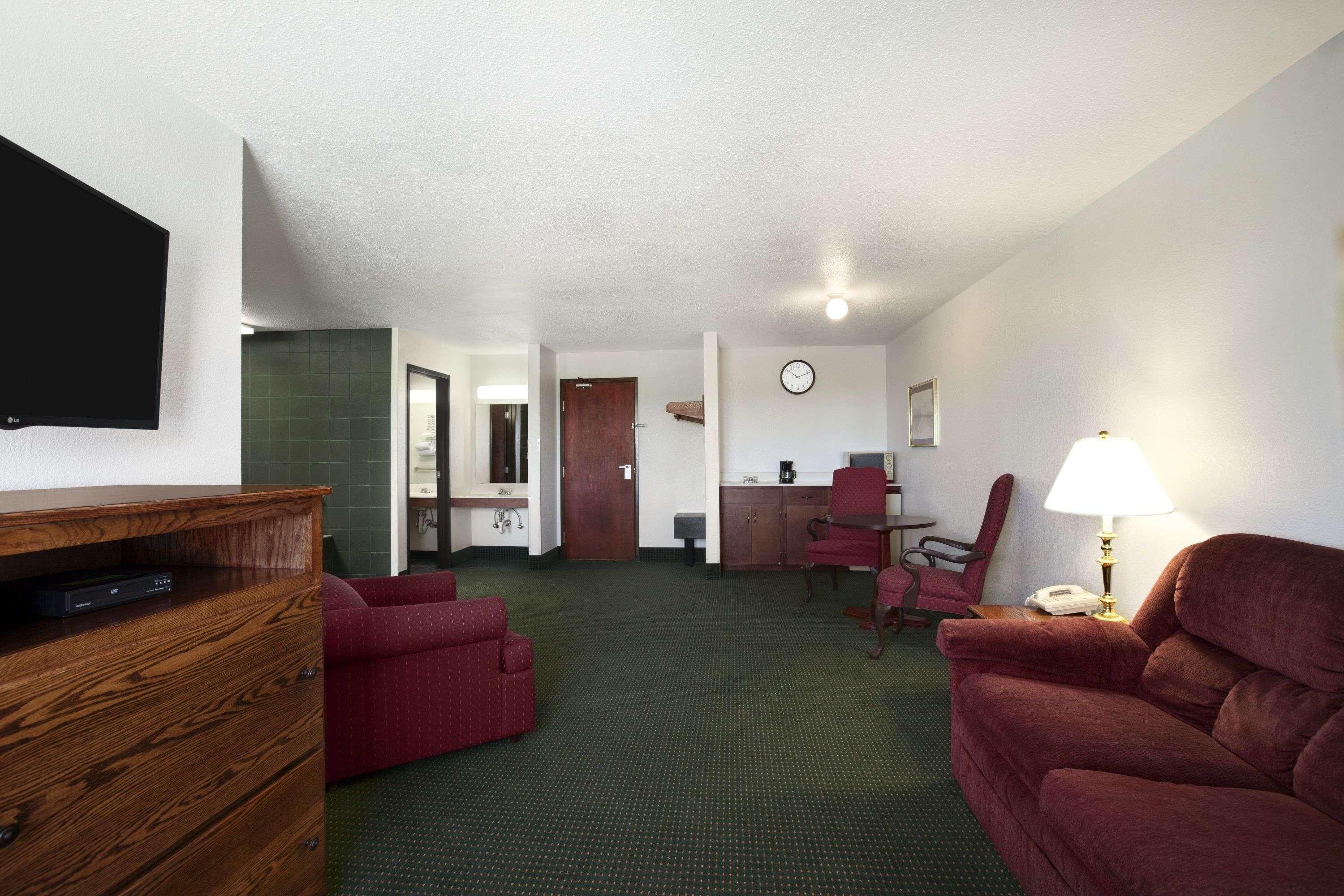 Super 8 By Wyndham Bowling Green מראה חיצוני תמונה